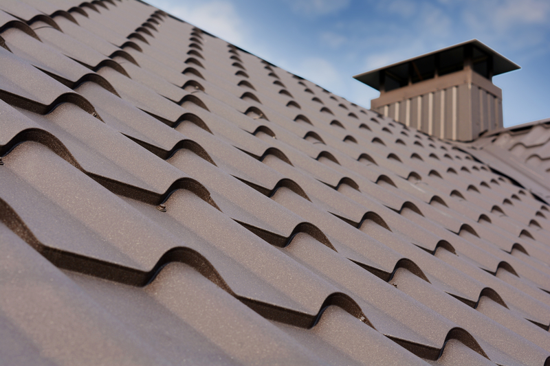 Modułowe panele dachowe a inne pokrycia dachowe – porównanie